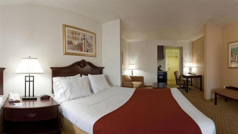 Country Inn & Suites By Radisson, Rj Stadium - Tampa Airport East Exterior photo