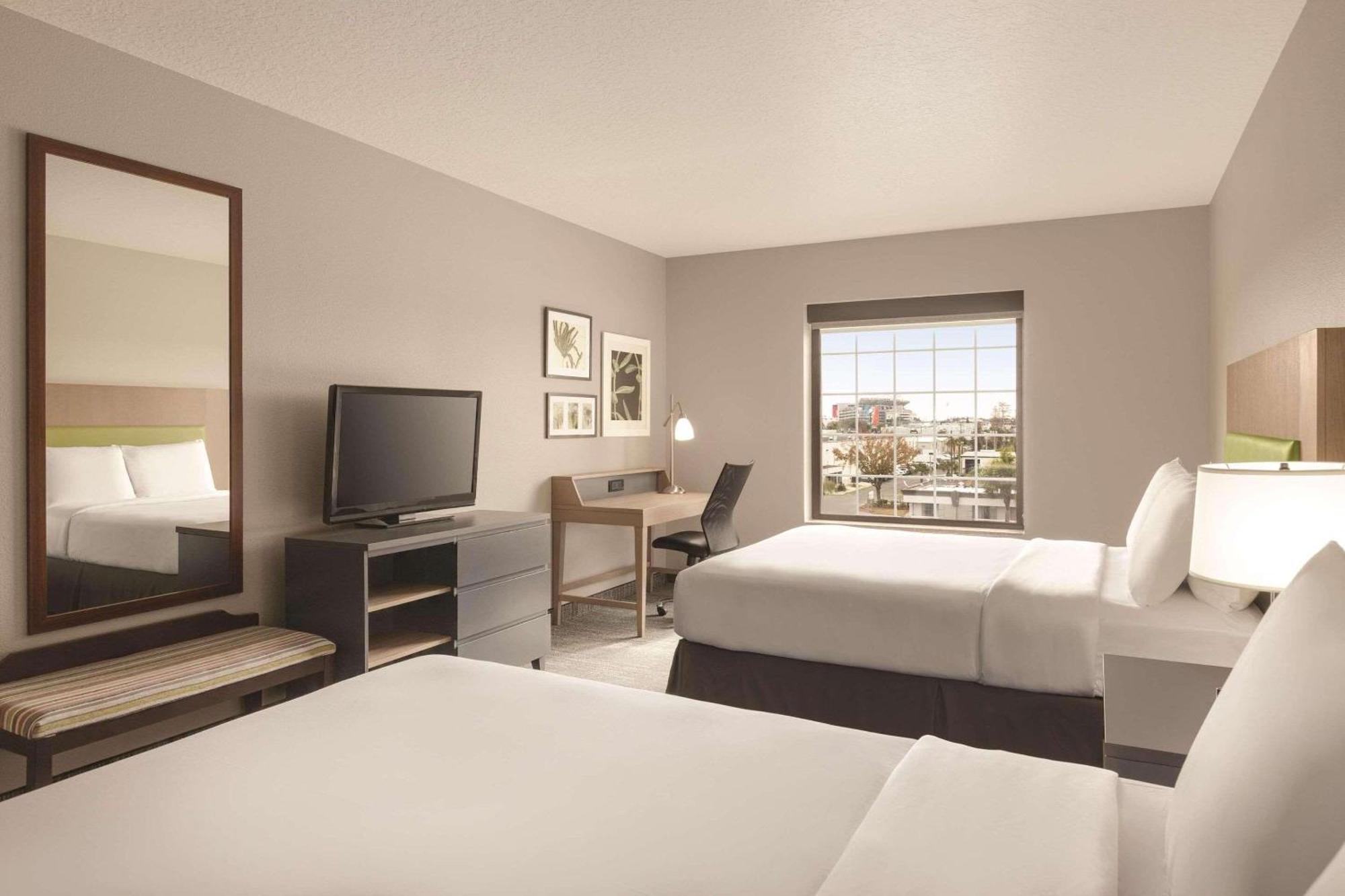 Country Inn & Suites By Radisson, Rj Stadium - Tampa Airport East Exterior photo