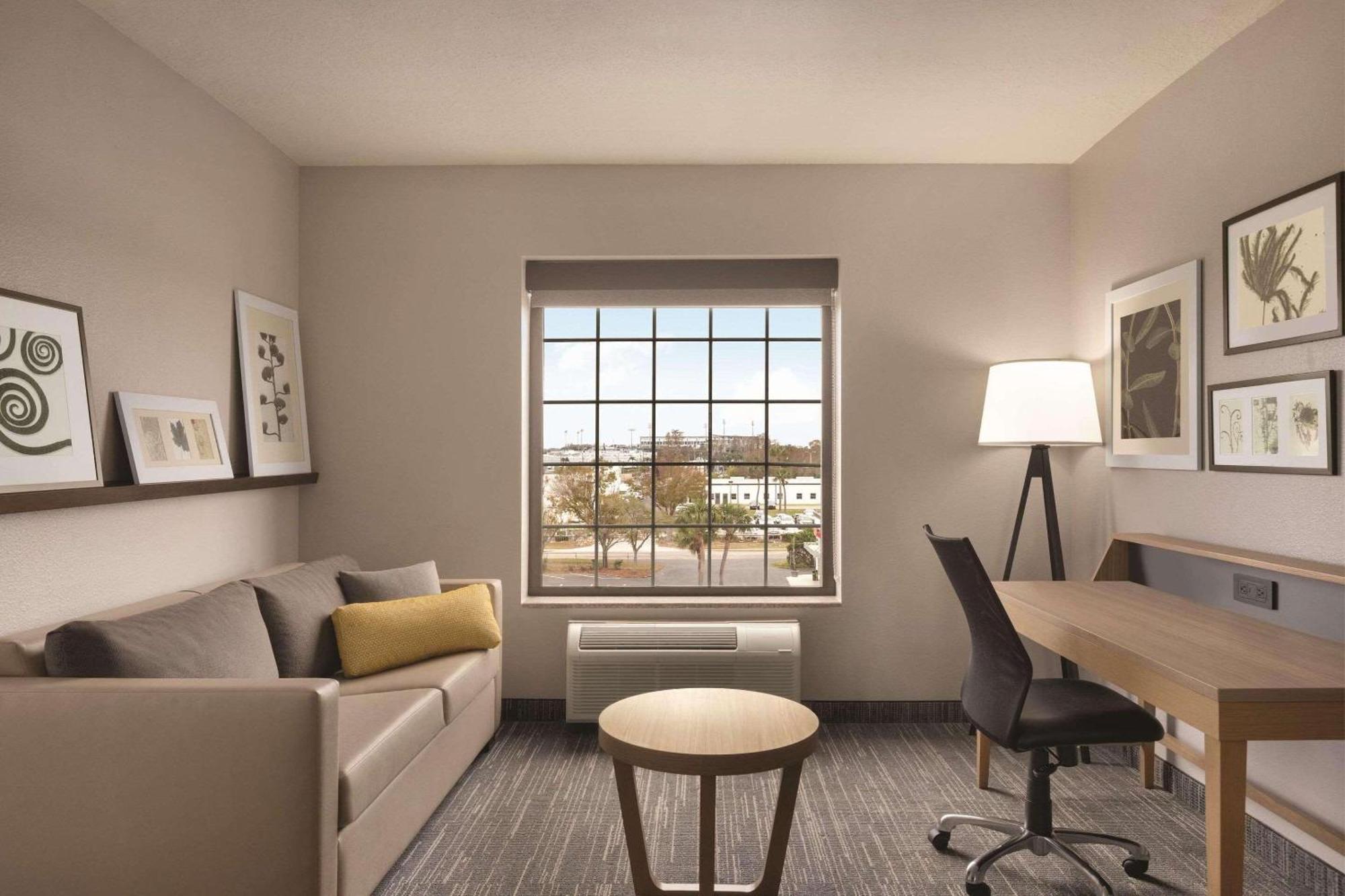 Country Inn & Suites By Radisson, Rj Stadium - Tampa Airport East Exterior photo
