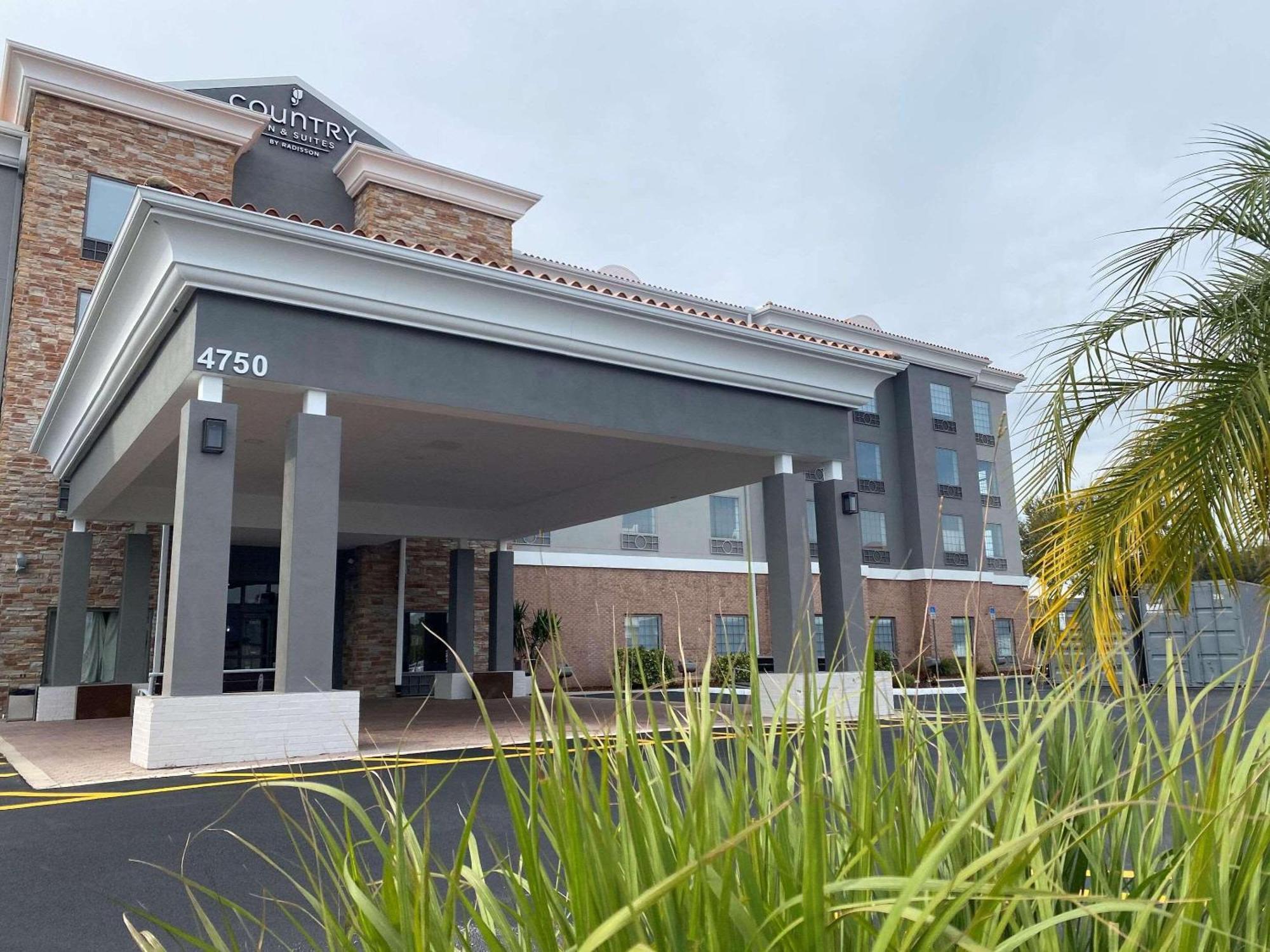 Country Inn & Suites By Radisson, Rj Stadium - Tampa Airport East Exterior photo