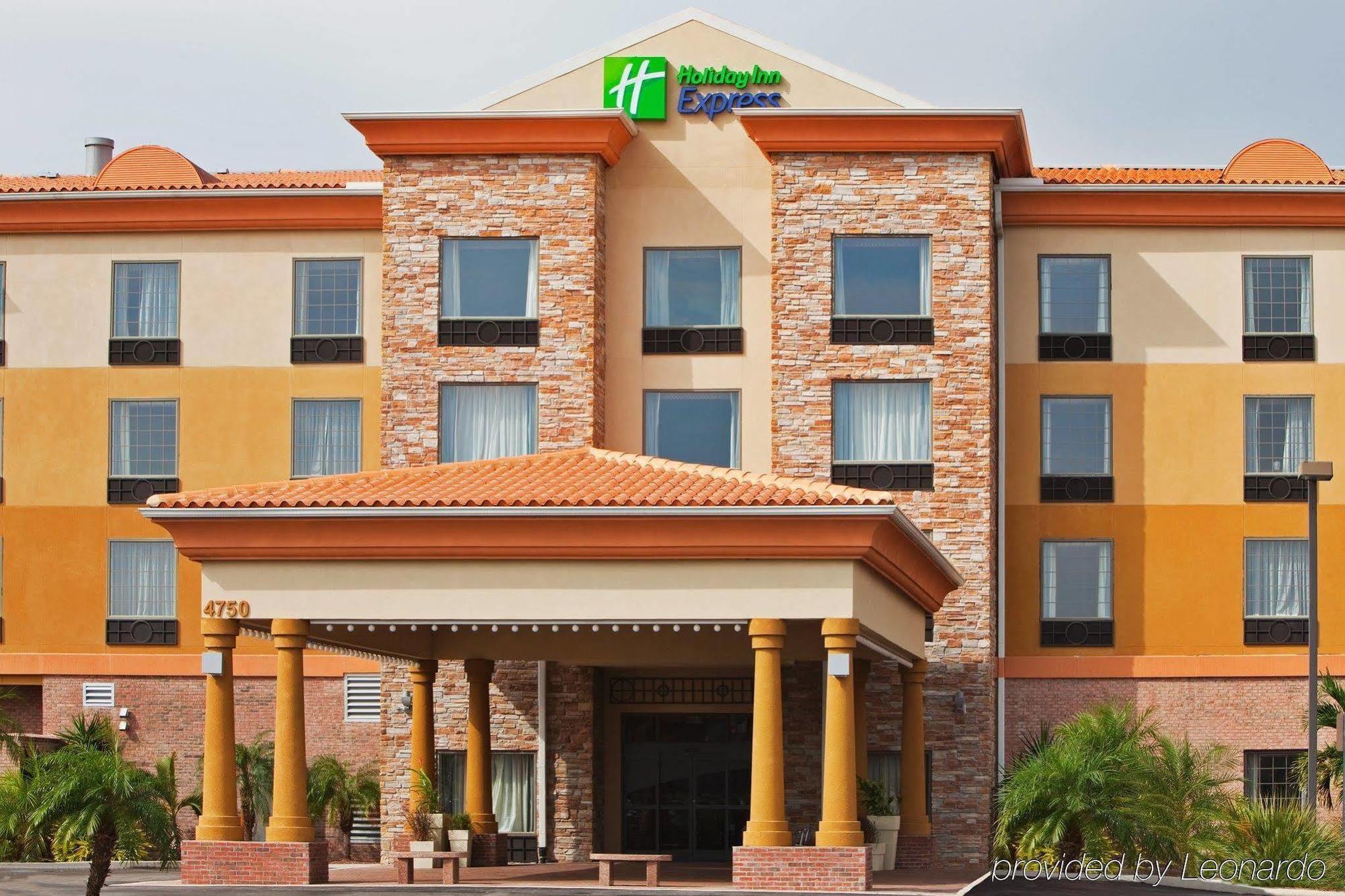 Country Inn & Suites By Radisson, Rj Stadium - Tampa Airport East Exterior photo